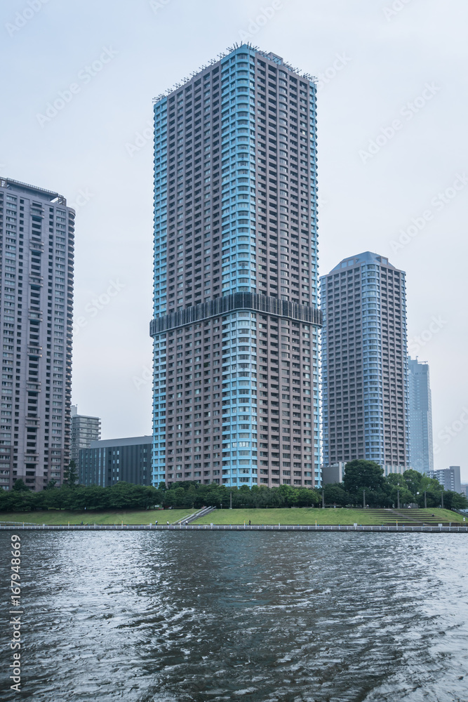 東京湾岸　豊洲運河に臨む高層住宅群７