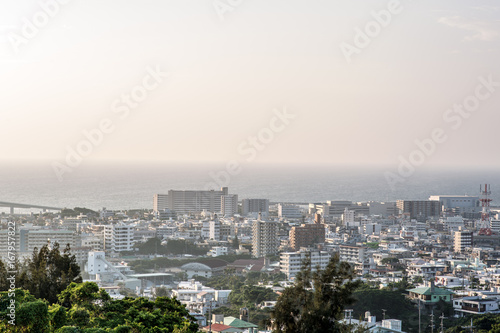沖縄街並み　夕暮れ