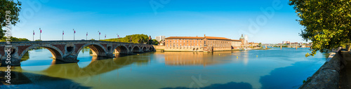 Panoramique de la Garonne à Toulouse, Occitanie en France © FredP