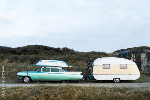 vacances caravane camping voiture edge style américaine casual sixties découverte partir