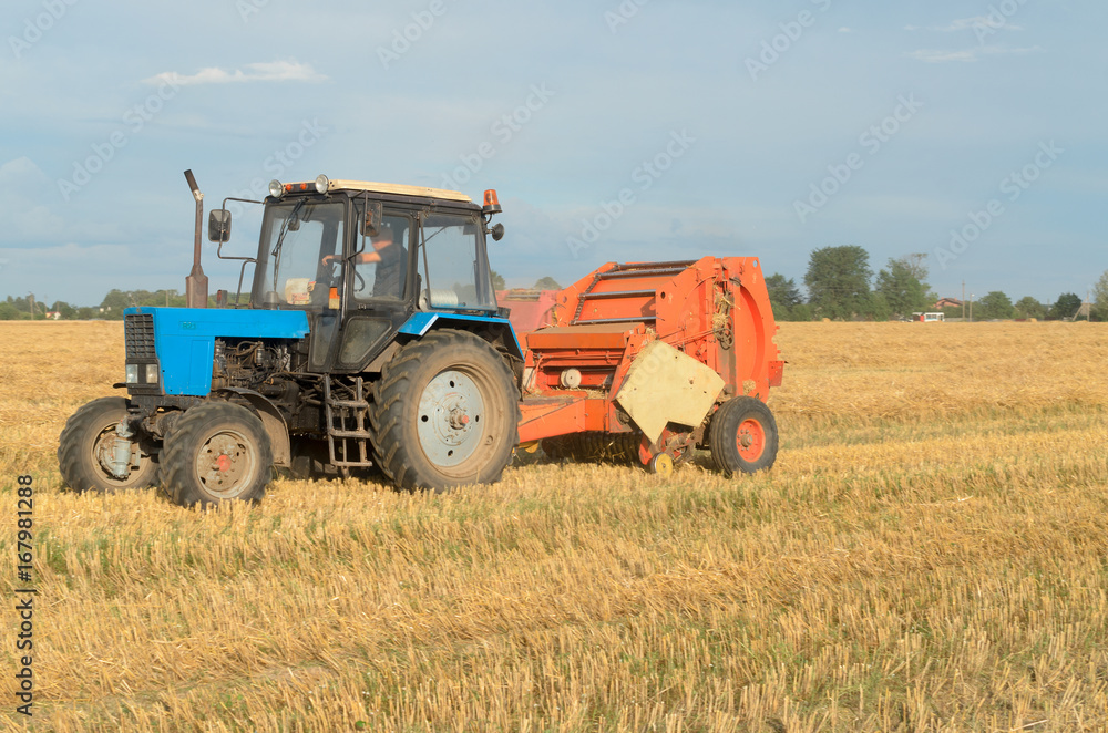 Special machines for harvesting form round bales of hay. Special machines for harvesting form round bales of hay.