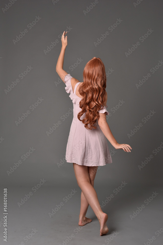 Φωτογραφία full length portrait of pr a pretty girl wearing simple purple dress, standing p