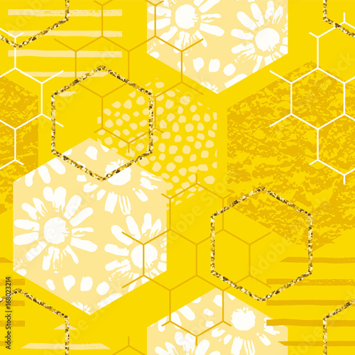 Seamless geometric pattern with honeycomb. Trendy hand drawn textures.