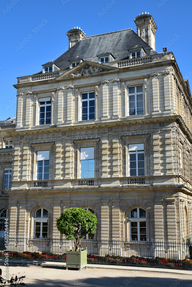 Pavillon du jardin du palais du Luxembourg à Paris, France