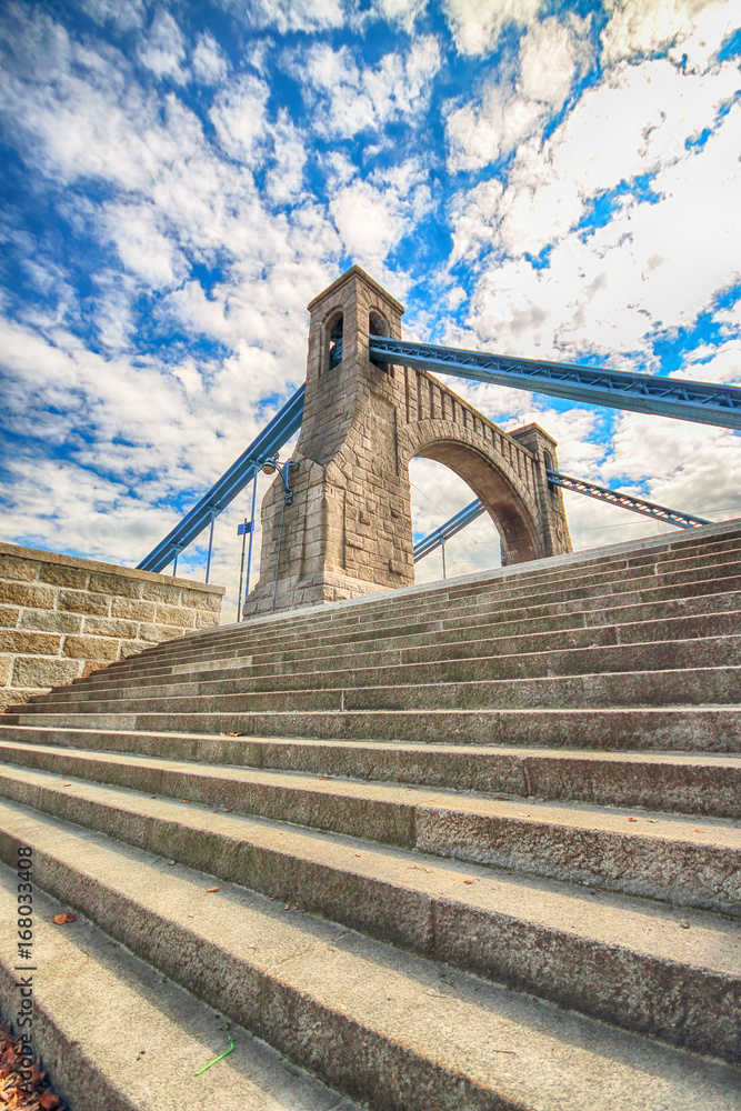 Obraz premium WROCLAW, POLAND - AUGUST 14, 2017: Grunwald Bridge (Most Grunwaldzki) is a suspension bridge over the river Oder in Wroclaw, built between 1908 - 1910. Designed by Richard Pluddemann.