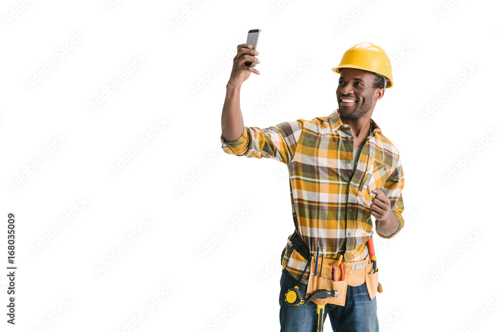 afro builder taking selfie
