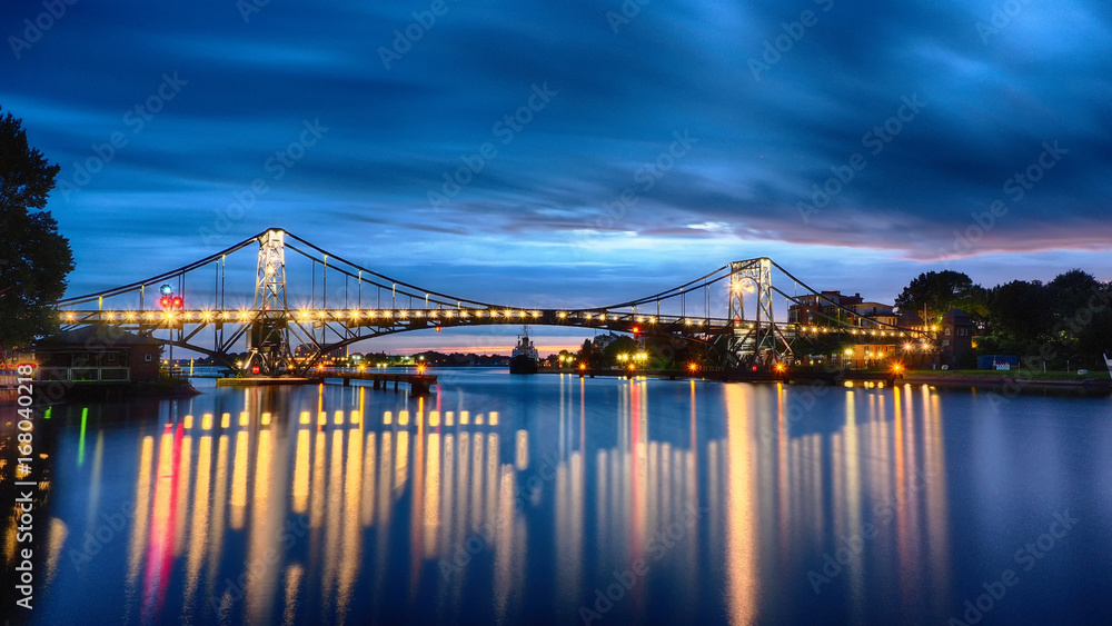 Fototapeta premium Historische Brücke in Wilhelmshaven