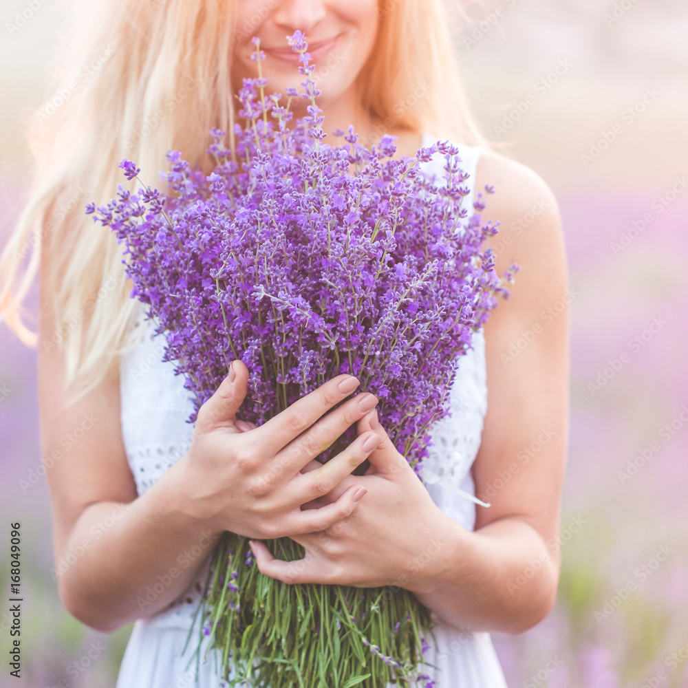 Fototapeta premium Beautiful girl on the lavender field