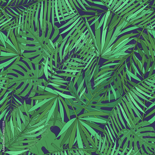 Seamless pattern with tropical palm leaves. Green exotic background.