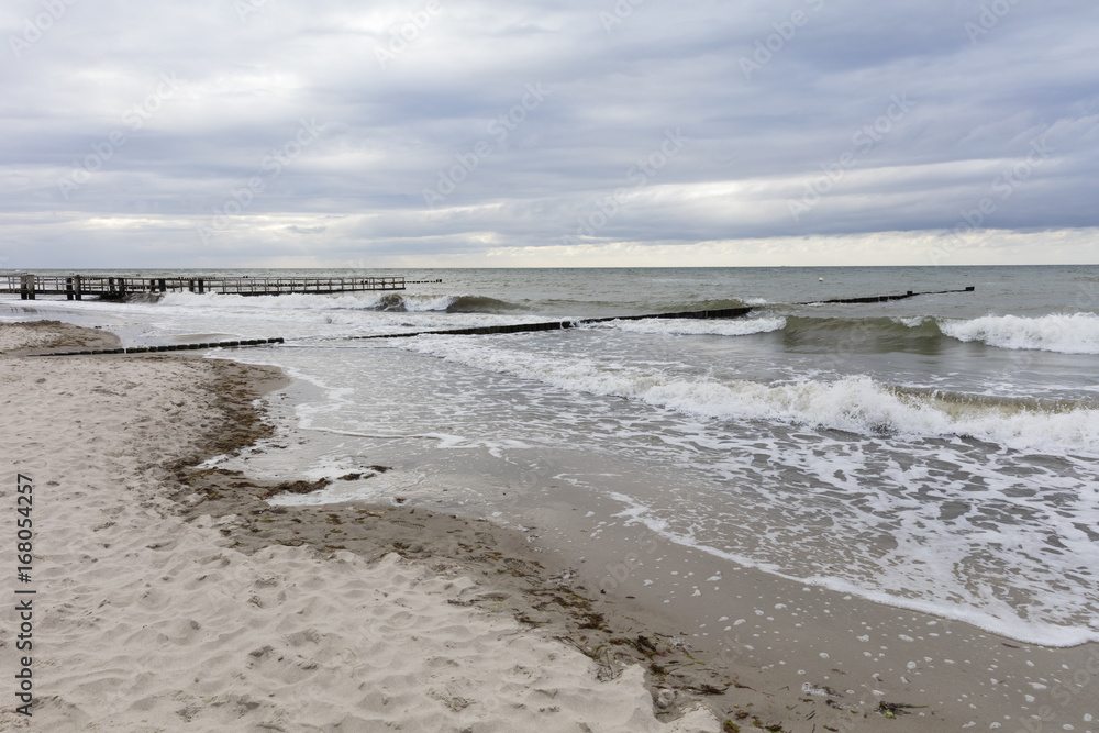 Wellengang an der Küste, Kühlungsborn, Mecklenburg-Vorpommern, Deutschland, Europa Wellengang an der Küste, Kühlungsborn, Mecklenburg-Vorpommern, Deutschland, Europa