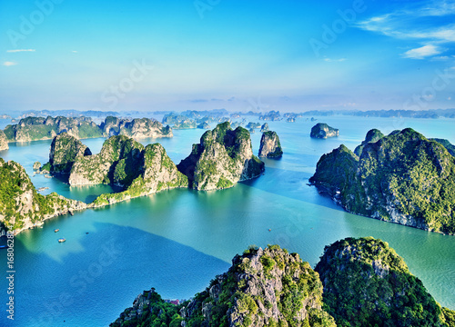 Canvas Print beautiful green limestone mountains in halon bay