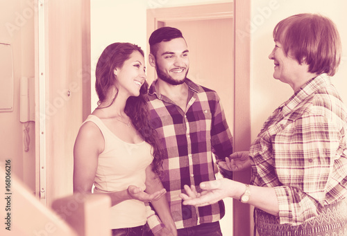  couple came to visit mother at the parental home