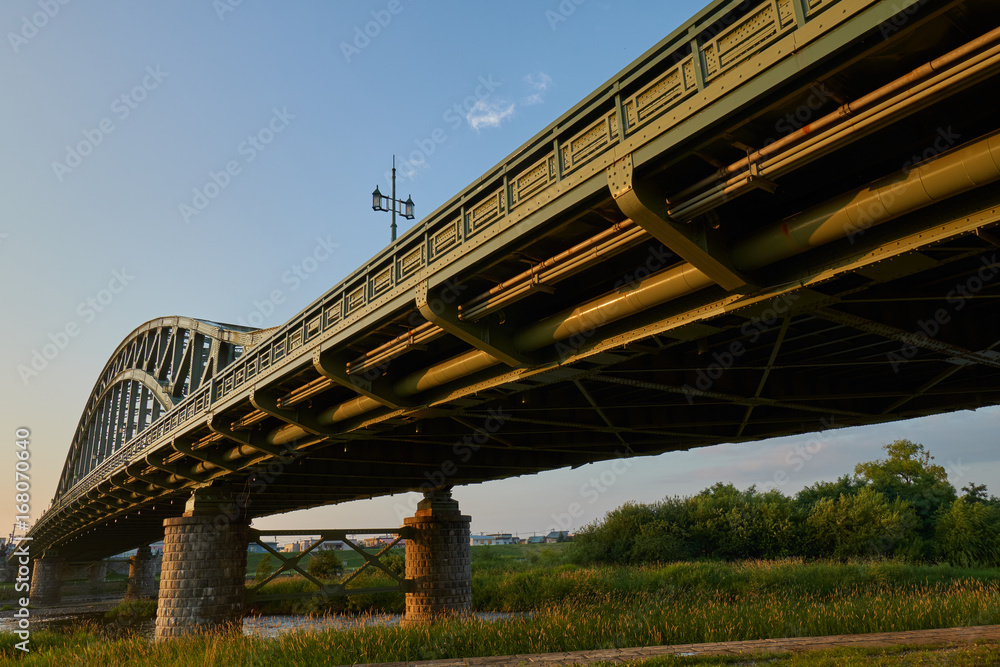 Fototapeta premium 夕陽を浴びる旭橋