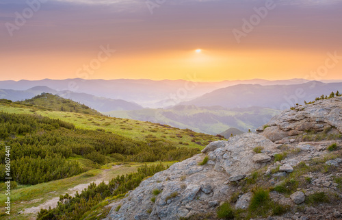 Morning mountain landscape during sunrise. hdr foto