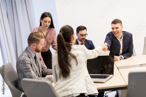 Business people shaking han...