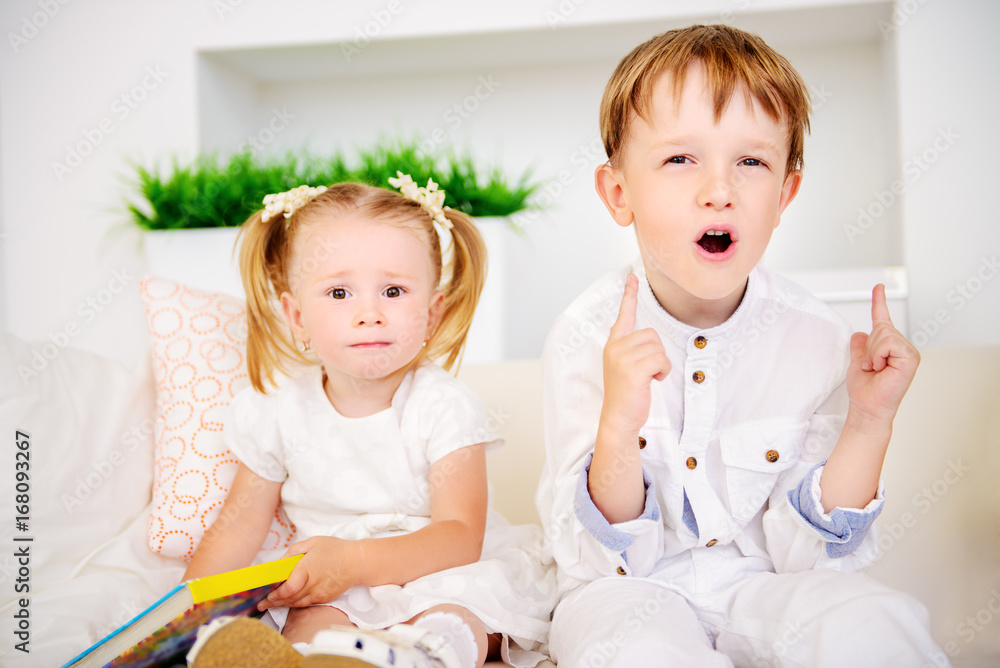 brother and sister StockFoto Adobe Stock