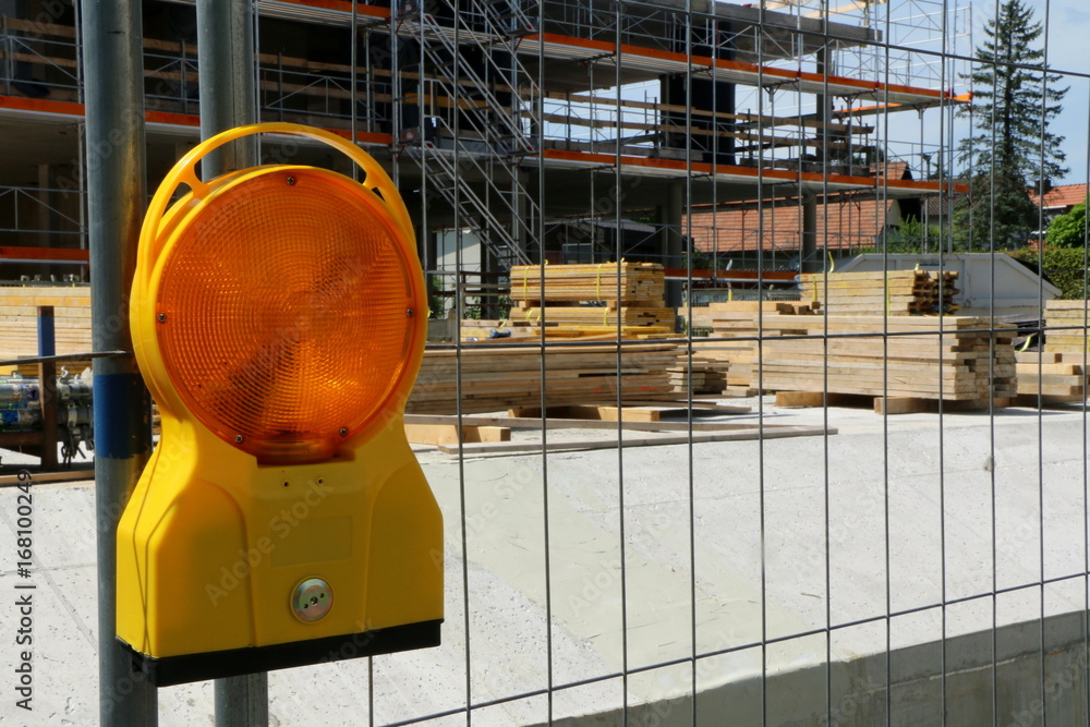 Warning Light In Front Of A Construction Site Warnleuchte Vor Einer warning-light-in-front-of-a-construction-site-warnleuchte-vor-einer