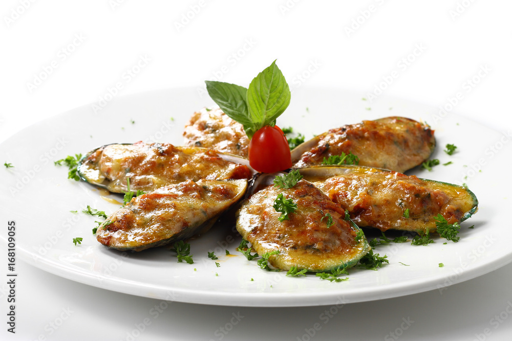 Baked New Zealand Mussels Six Pieces with Cheese on White Round Plate, Isolated on White Background with Shadow. Close-up Low Angle Side View, Selective Focus at Food. Baked New Zealand Mussels Six Pieces with Cheese on White Round Plate, Isolated on White Background with Shadow. Close-up Low Angle Side View, Selective Focus at Food.