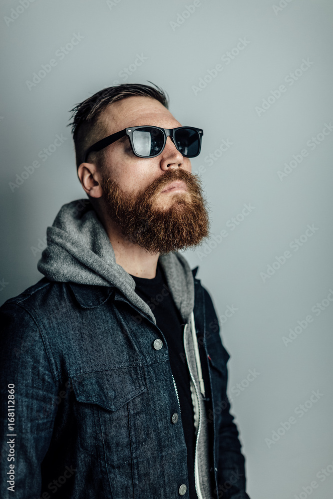 Fototapeta premium man looks off into distance with sunglasses