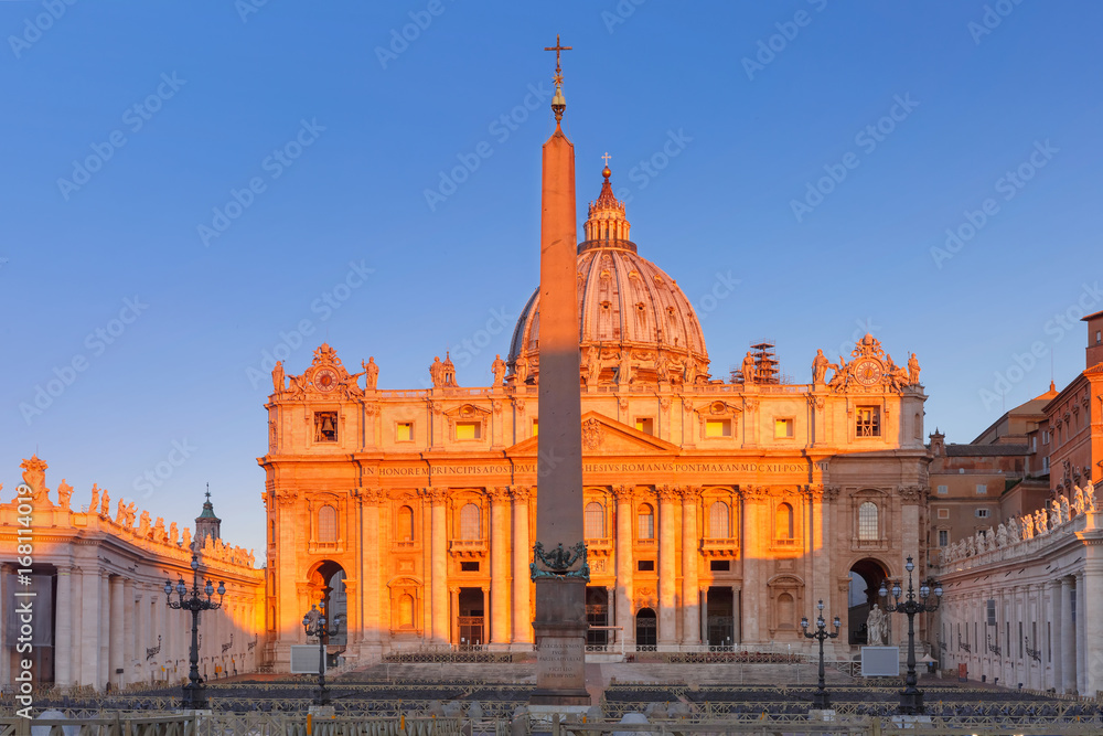 Fototapeta premium Panoramic view of The Papal Basilica of St. Peter in the Vatican or Saint Peter Cathedral at sunrise in Rome, Italy.
