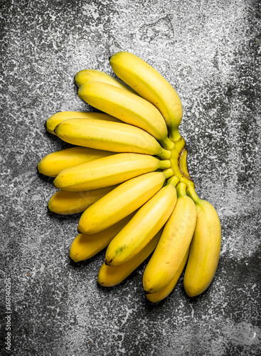 Fresh bananas .