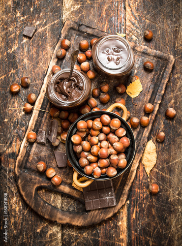 Nut butter with chocolate and hazelnuts. © Artem Shadrin