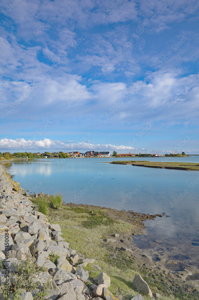 Blick auf den Urlaubsort Lemkenhafen auf Fehmarn,Ostsee,Schleswig-Holstein,Deutschland Blick auf den Urlaubsort Lemkenhafen auf Fehmarn,Ostsee,Schleswig-Holstein,Deutschland