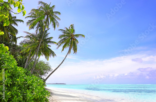 Fototapeta Naklejka Na Ścianę i Meble -  Beautiful sea beach at tropical resort