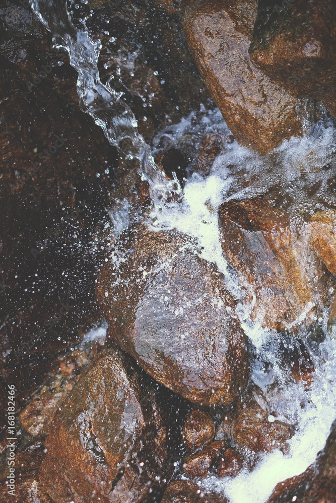 Obraz premium Drifting mountain stream