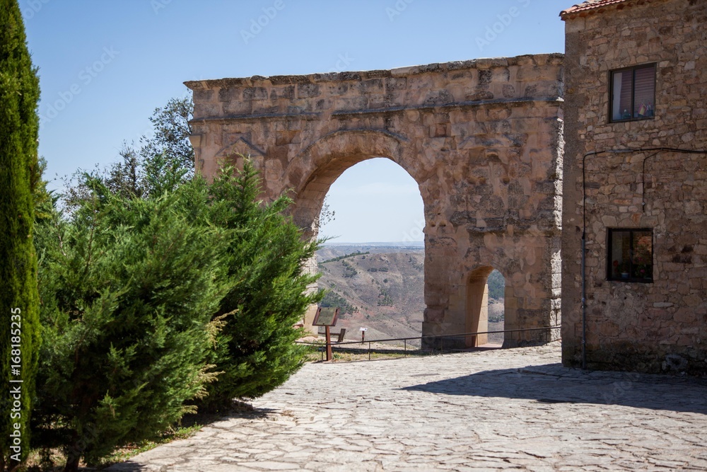 Arco del triunfo romano en la ciudad de Medinaceli