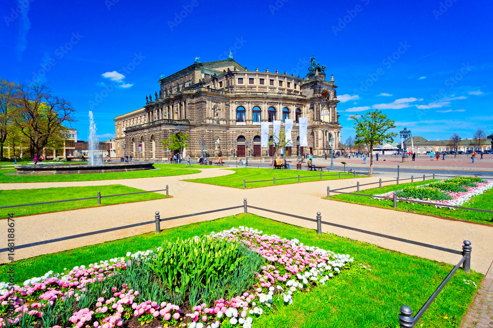 Fototapeta premium Semperoper in Dresden, Deutschland
