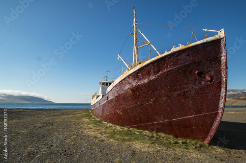 Stranded ship Iceland © Gert Hilbink