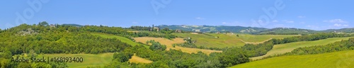 Toskana-Panorama, in der Nähe von Volterra,Teil 2 (kann mit Teil 1 zu einem großen Panorama nahtlos zusammengesetzt werden.) © Composer