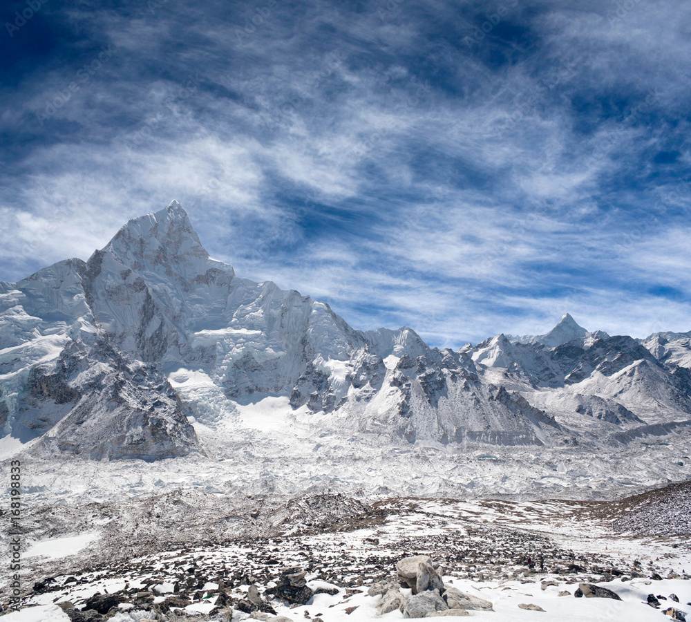 Obraz premium Nuptse peak and Khumbu glacier - Himalaya mountain landscape in Everest Region, Nepal