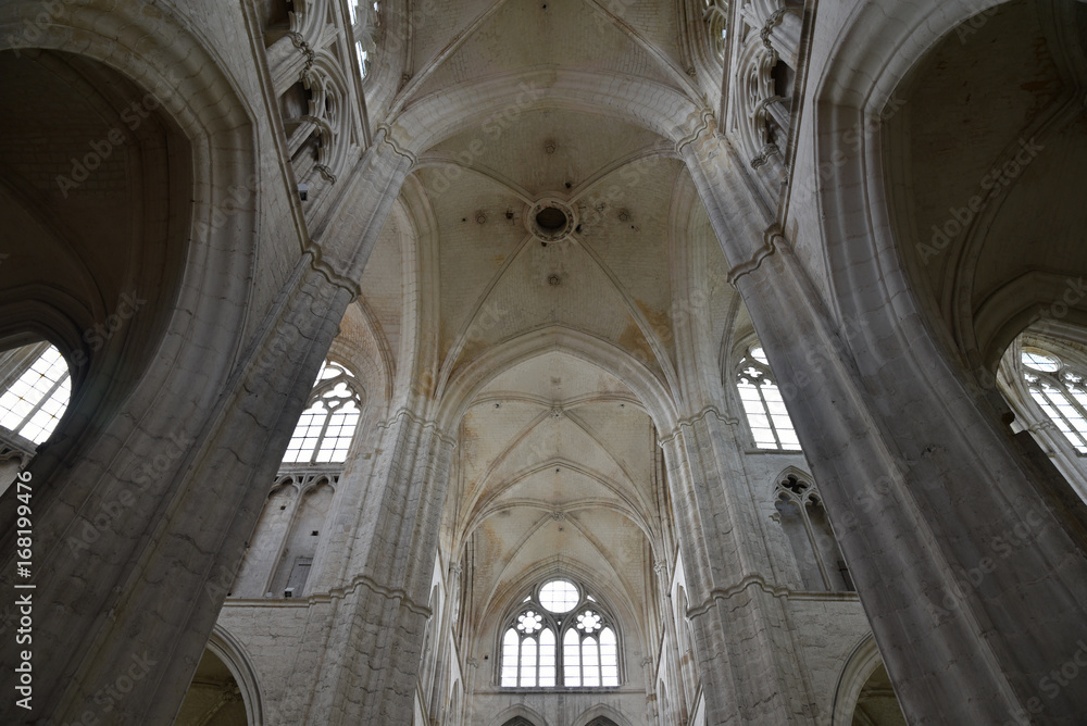 Voûtes gothiques de l'abbaye Saint Germain d'Auxerre en Bourgogne, France