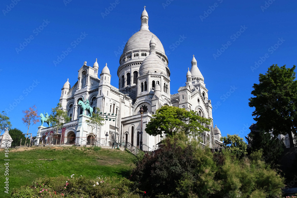 The basilica of Sacre-Coeur in Montmartre, Paris.