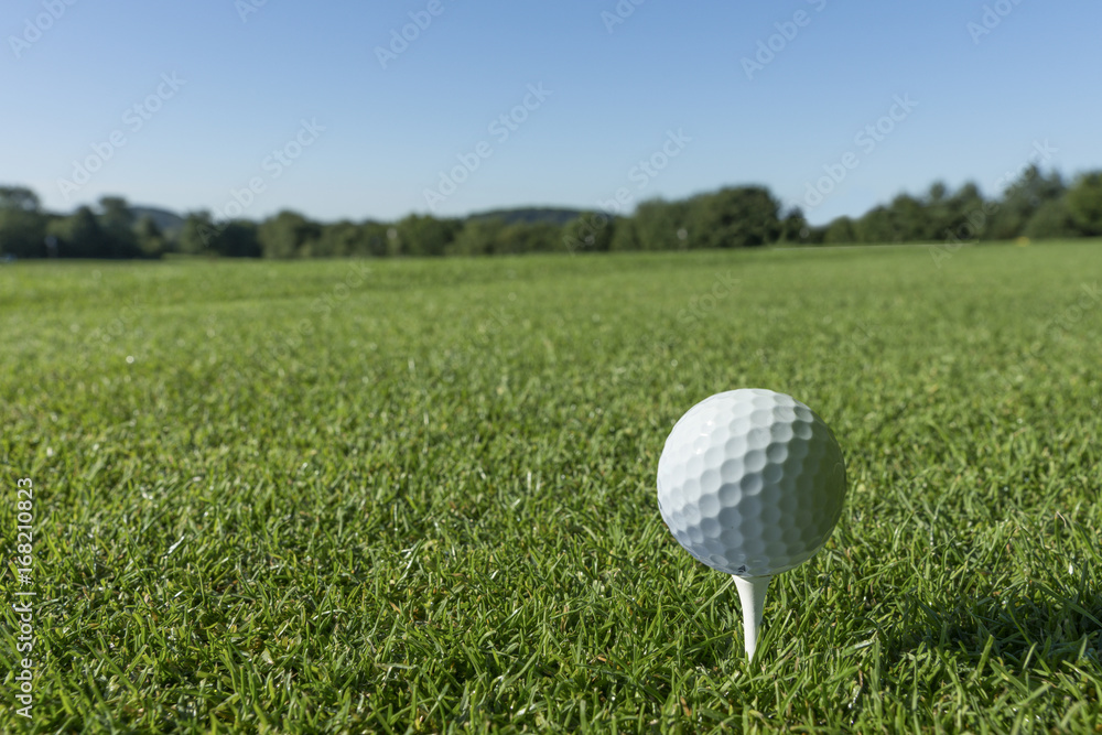 Golfball, tee, platz Golfball, tee, platz