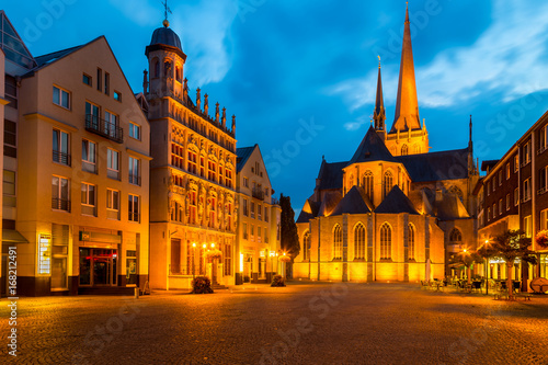 Willibrordi Dom und historisches Rathaus am Weseler Großen Markt photo