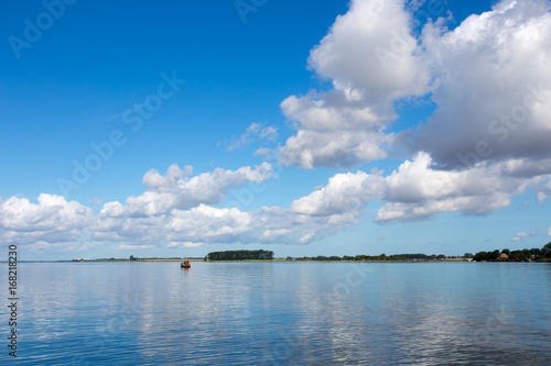 am Greifswalder Bodden ( Deutschland ) bei Stahlbrode im Sommer