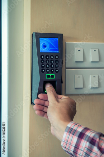 Finger print scan for unlock door security system