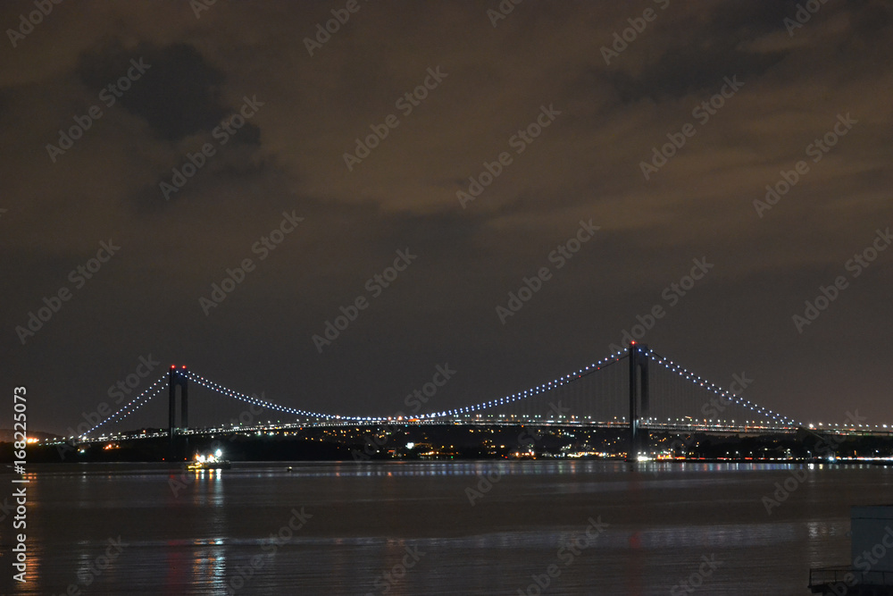 Fototapeta premium Bridge Verrazano-Narrows Bridge at night