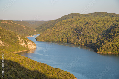 Obraz na plátně Limski Kanal / Lim Fjord Istrien, Kroatien