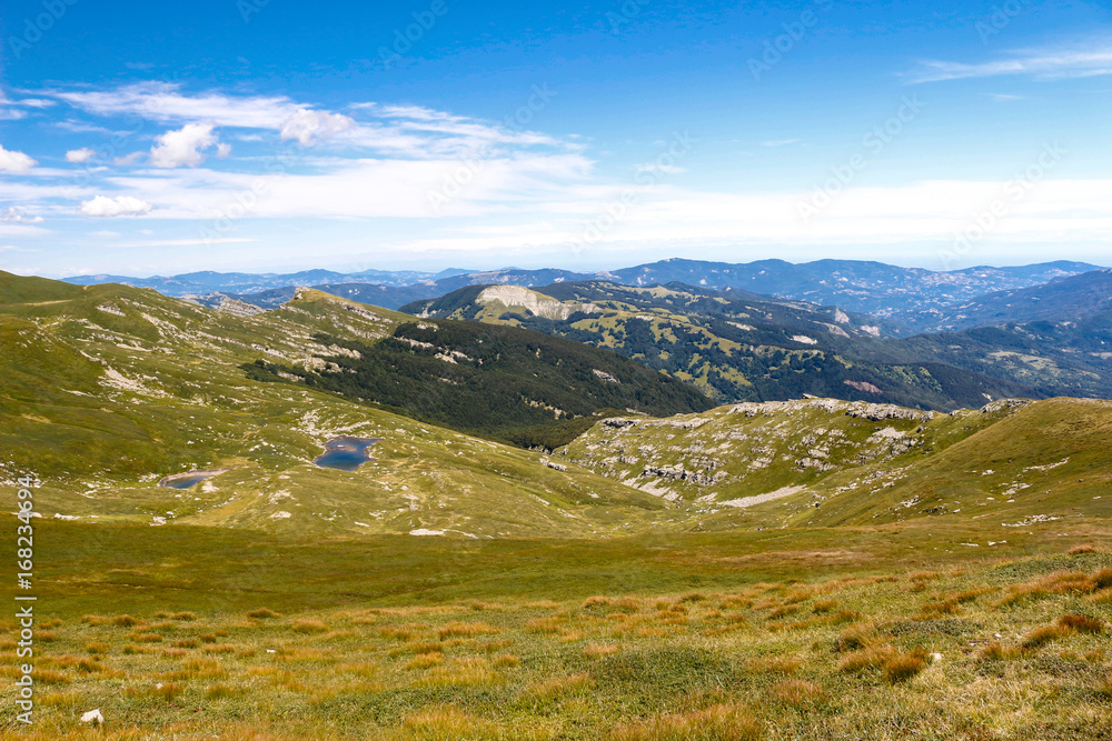 Fototapeta premium Mountain lake landscape. Tuscan Appennini, Italy.