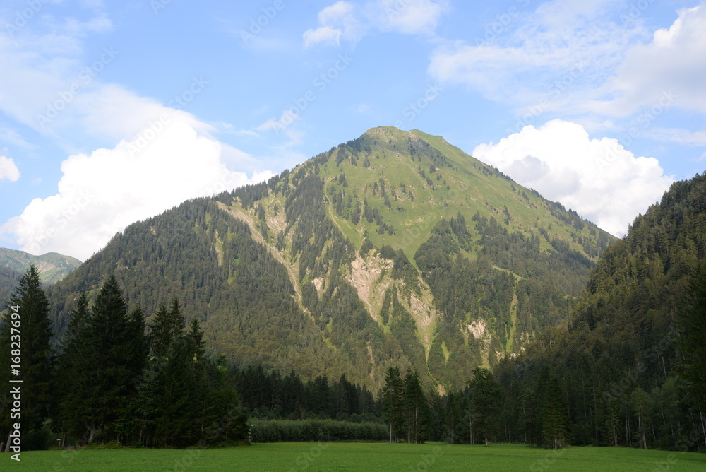 Obraz premium Uentschenspitze bei Schoppernau