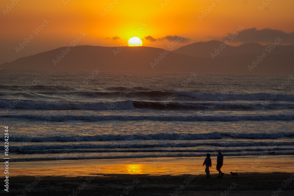 Fototapeta premium Golden Sunset on the beach