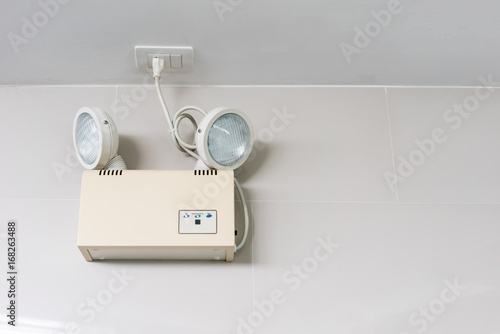 emergency light auto lighting working