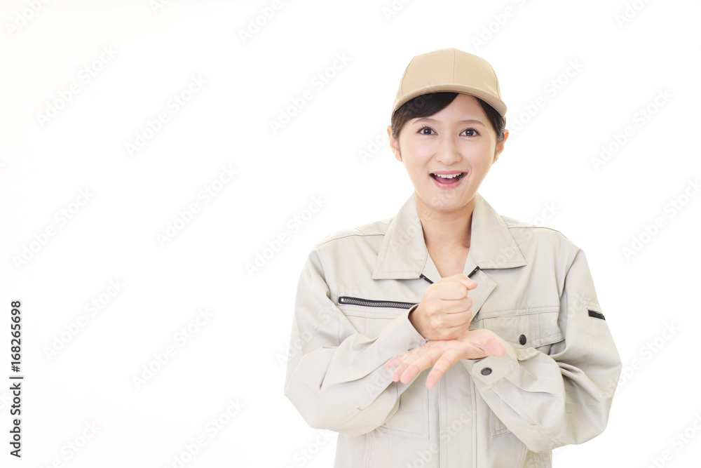 喜ぶ女性作業員