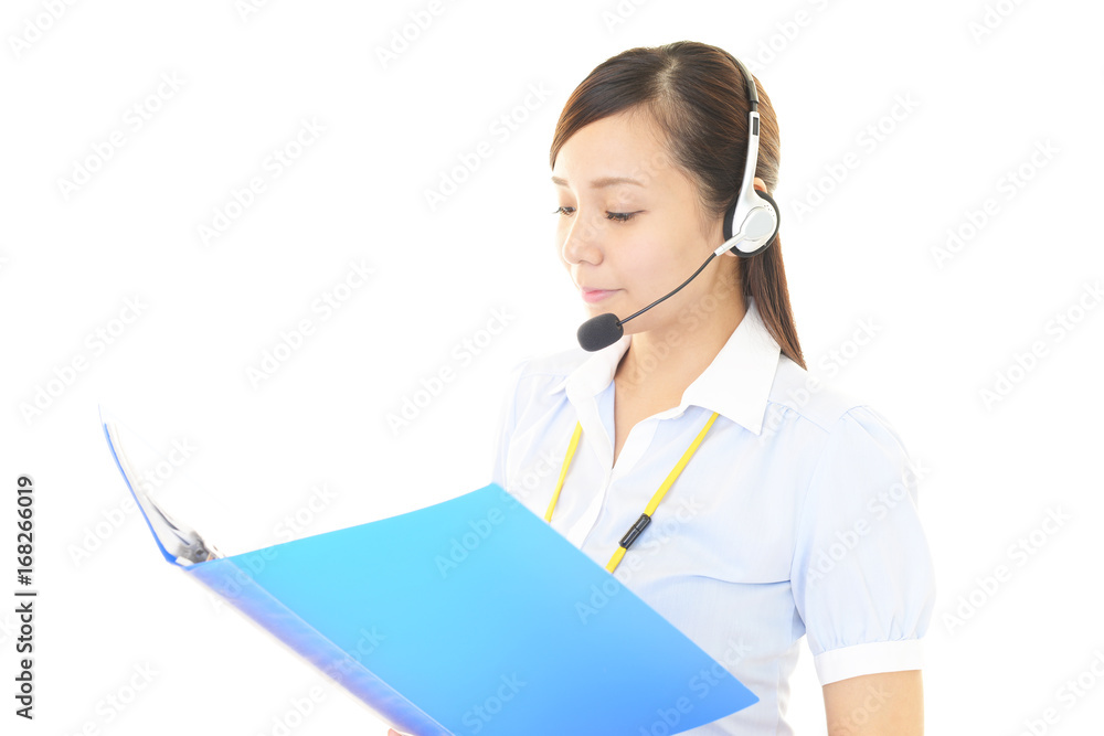 真剣な表情のオペレーター