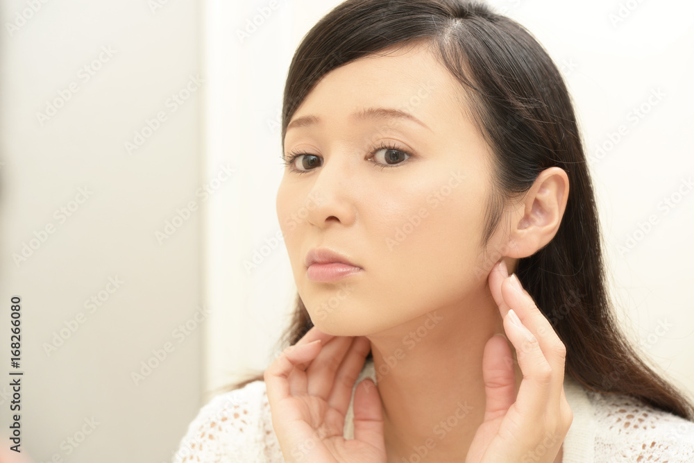 お肌が気になる女性 お肌が気になる女性