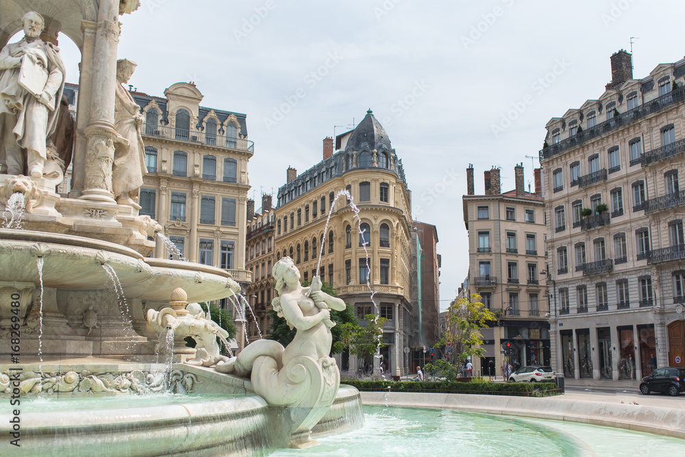 Lyon, place des Jacobins, the fountain and attractive facades, charming area
 - obrazy, fototapety, plakaty 